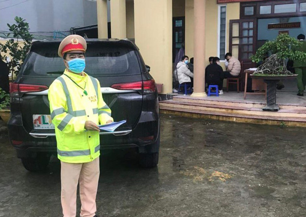 Ôtô mà ông T. lái chở nhóm người Trung Quốc nghi nhập cảnh trái phép vào rạng sáng 21/12