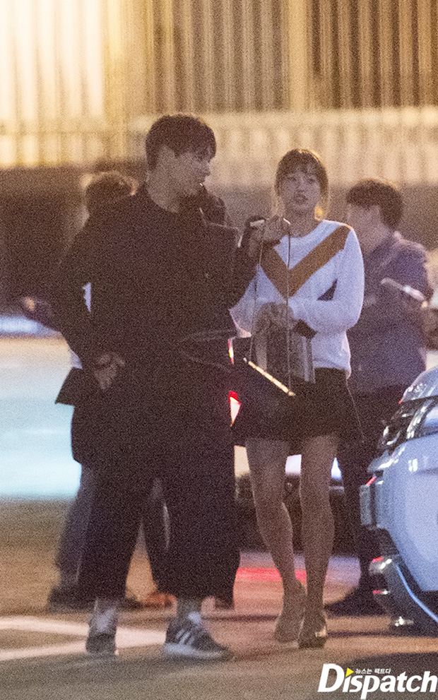 Tháng 6/2017, Dispatch đã tung loạt hình hẹn hò của Jong Hoon và nữ hoàng sắc đẹp của làng thể thao Hàn Quốc Son Yeon Jae. Cặp đôi vô cùng thoải mái khi đi dạo giữa phố mà không cần che giấu, công khai trao nhau làm nhiều hành động ngọt ngào. Đến tháng 8 cùng năm, cặp đôi đã 