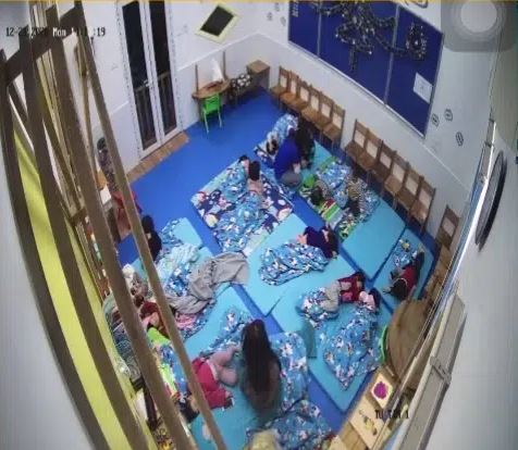 Vụ việc tại trường Happy Kids gây xôn xao dư luận. (Ảnh cắt màn hình từ clip)