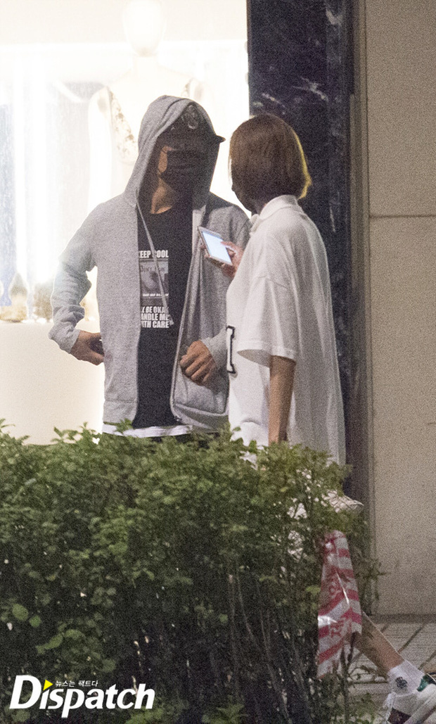 UEE và Kang Nam bắt đầu yêu nhau sau khi gặp gỡ nhờ chương trình Law Of The Jungle. Vào tháng 7/2017, cả 2 bị Dispatch 