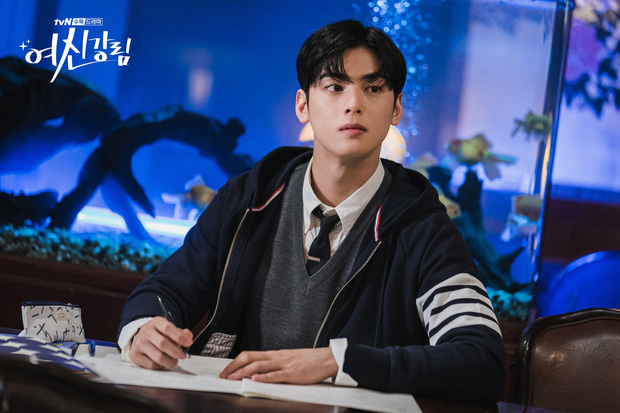 Cha Eun Woo không chỉ là thiên tài gương mặt, anh còn là thiên tài học tập