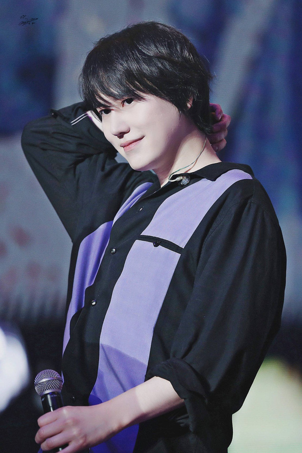 Giống cậu bạn thân Changmin, Kyuhyun đã lấy được bằng thạc sĩ mặc cho lịch trình bận rộn