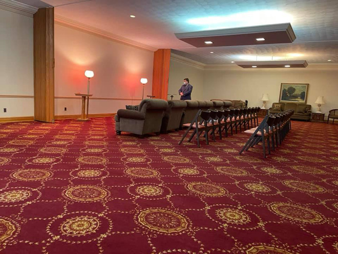 Không gian bên trong nơi sẽ diễn ra lễ viếng ca sĩ Vân Quang Long ở Mỹ