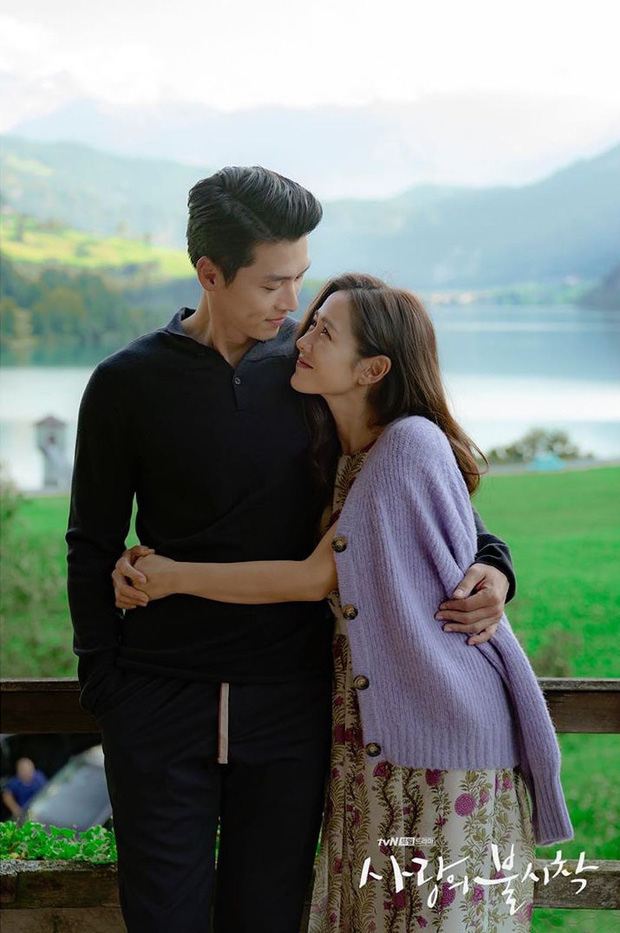 Cả Hyun Bin và Son Ye Jin đều có các dự án phim ảnh trong năm 2021, dân tình cho rằng chính vì vậy mà cặp đôi phải hoãn cưới