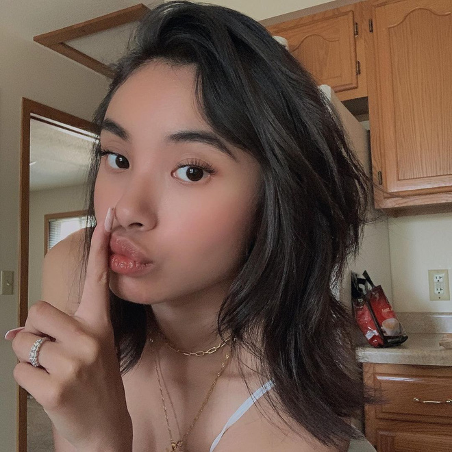 Phương Uyên sinh năm 1998, định cư tại Mỹ