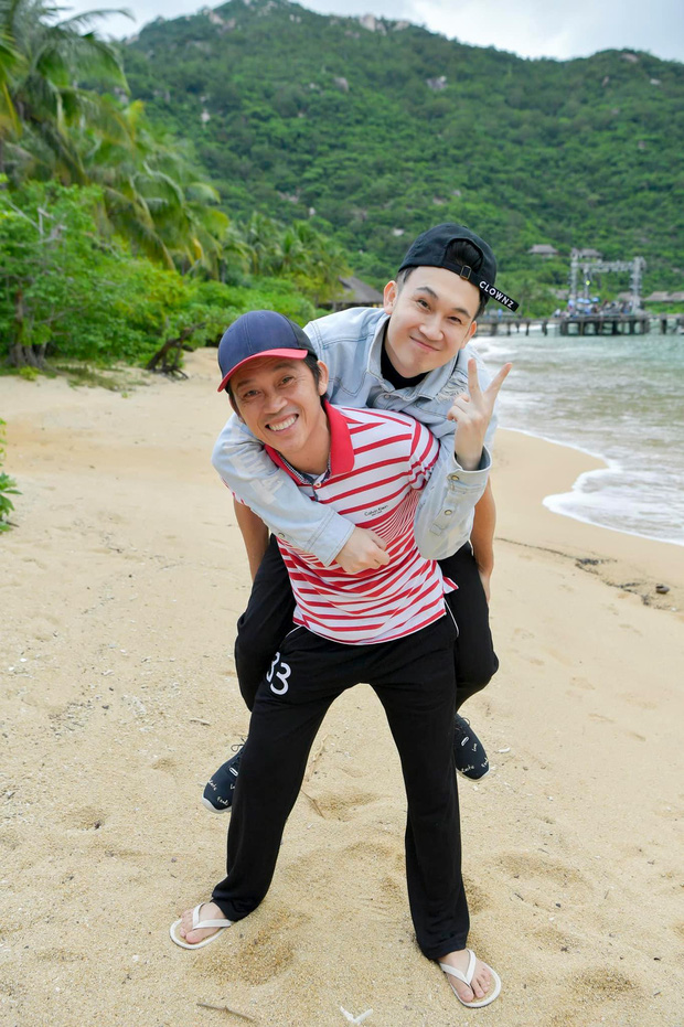 Sau tất cả, NS Hoài Linh đã có thể nở lại nụ cười tươi rói