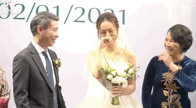 Sau đó là che mặt