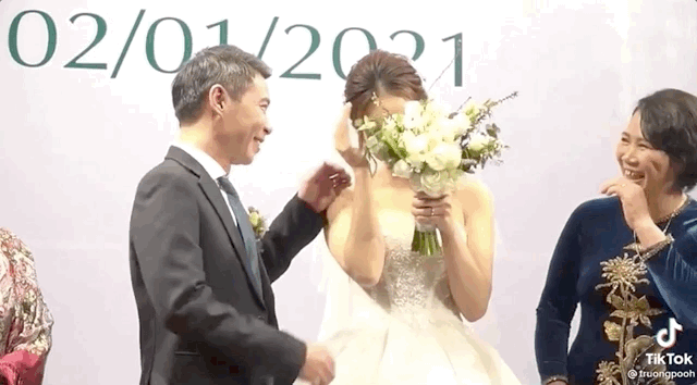 Nhưng hôn vẫn phải hôn thôi!