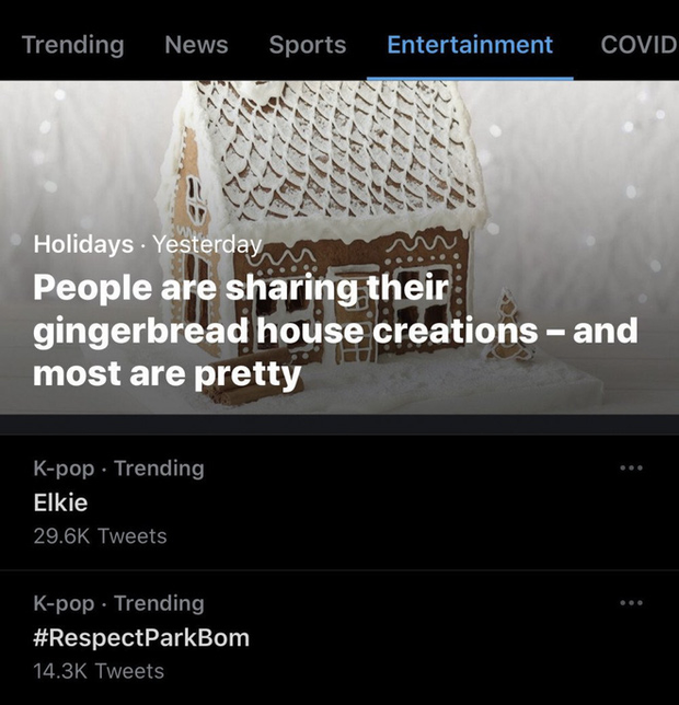 Trước đó, Park Bom bị quản lý quát trên sóng livestream khiến người hâm mộ bức xúc, treo hashtag đòi lại công bằng cho nữ ca sĩ