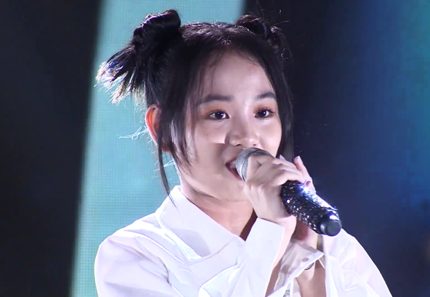 Ngoài khả năng ca hát, Hà Anh còn khiến giám khảo bất ngờ với thành tích học tập. Cô bé tiết lộ mình vừa tham dự kì thi học sinh giỏi Toán quốc gia trước khi đến với chương trình