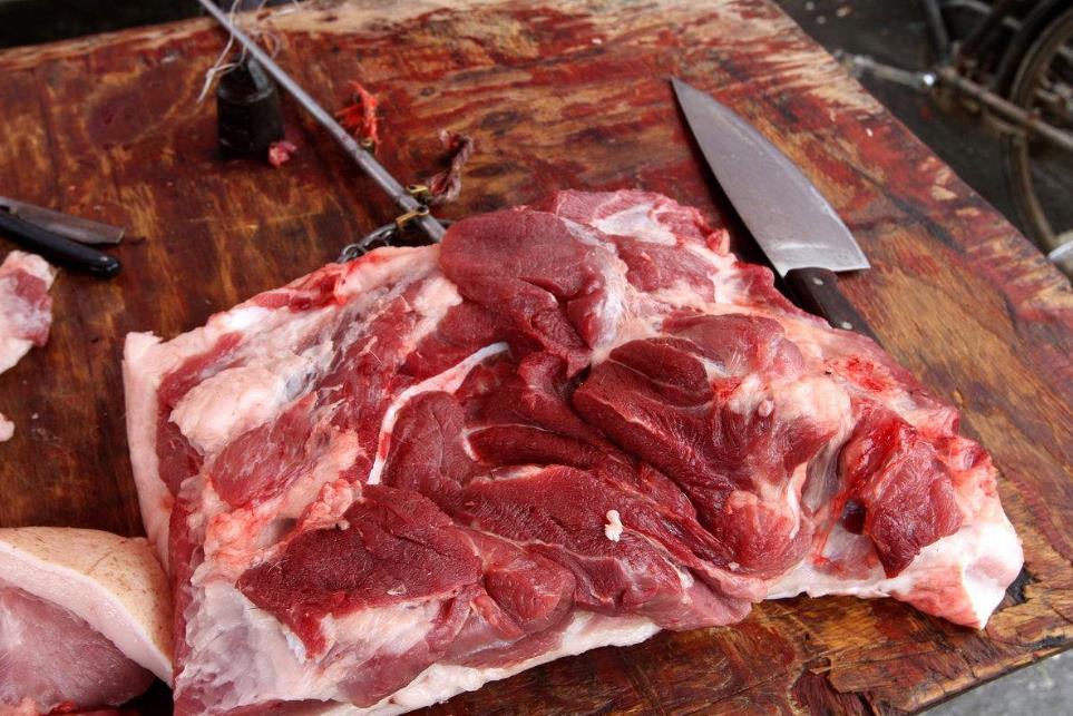 Ngoài thịt thì hầu hết các bộ phận của lợn đều được tận dụng để chế biến thành thức ăn.