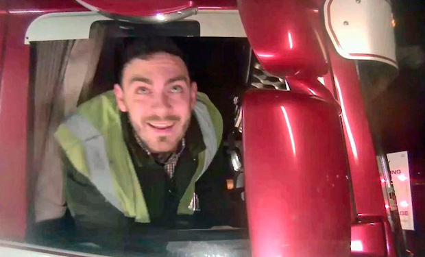 CCTV ghi lại hình ảnh của tài xế Robinson vào rạng sáng 23/10/2019