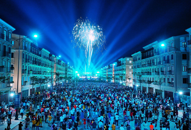 Màn pháo hoa chúc mừng Phú Quốc trở thành thành phố biển đảo đầu tiên của Việt Nam