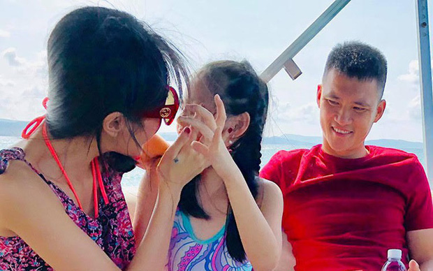 Mặc dù bận rộn nhưng Công Vinh chưa bao giờ để vợ con phải chịu thiệt thòi