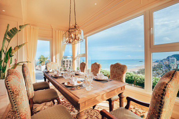 Phòng ăn có view hướng ra biển