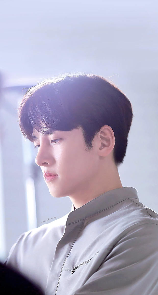 Ji Chang Wook là một trong những cái tên được săn đón nhất Kbiz hiện nay