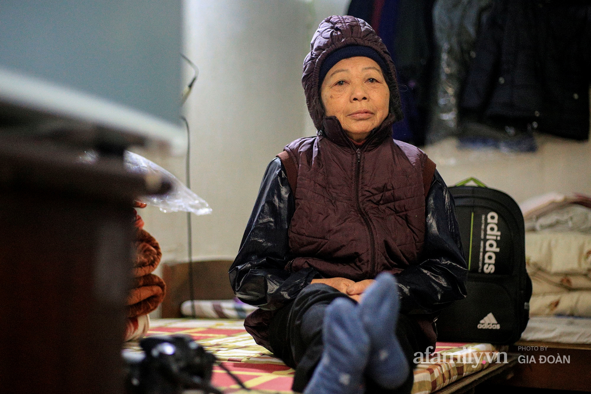 Dù hằng ngày phải sống chung với bệnh tật nhưng lúc nào bà Sự cũng giữ được sự lạc quan. 