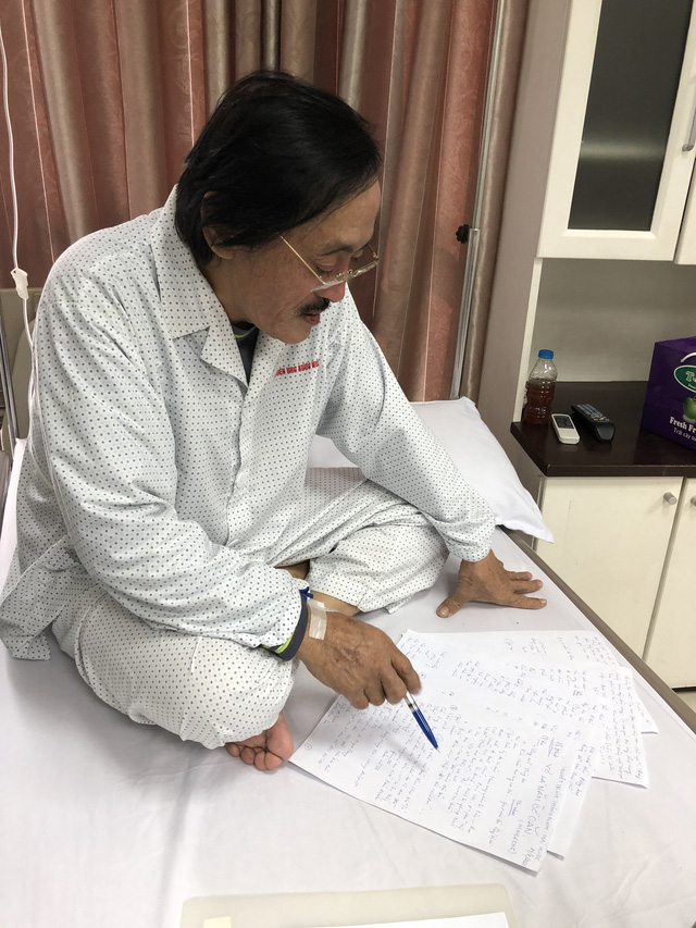 Những ngày điều trị bệnh, anh vẫn làm việc, viết kịch bản