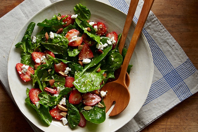 Một số loại thực phẩm giàu folate phổ biến nhất là: cải bó xôi, đậu lăng, đậu thận, măng tây, dưa lưới, trứng, ngũ cốc...