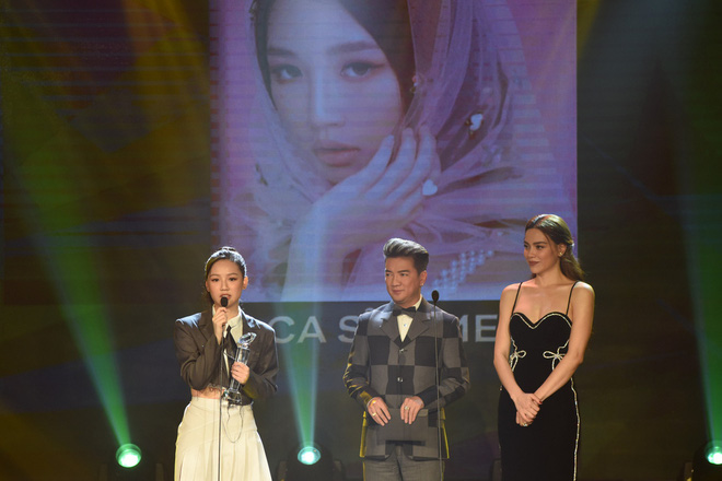 Đàm Vĩnh Hưng trong lễ trao giải Làn sóng xanh tối 28/1.