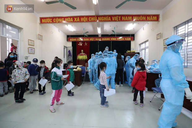 Phía trong được giãn cách theo đúng quy định