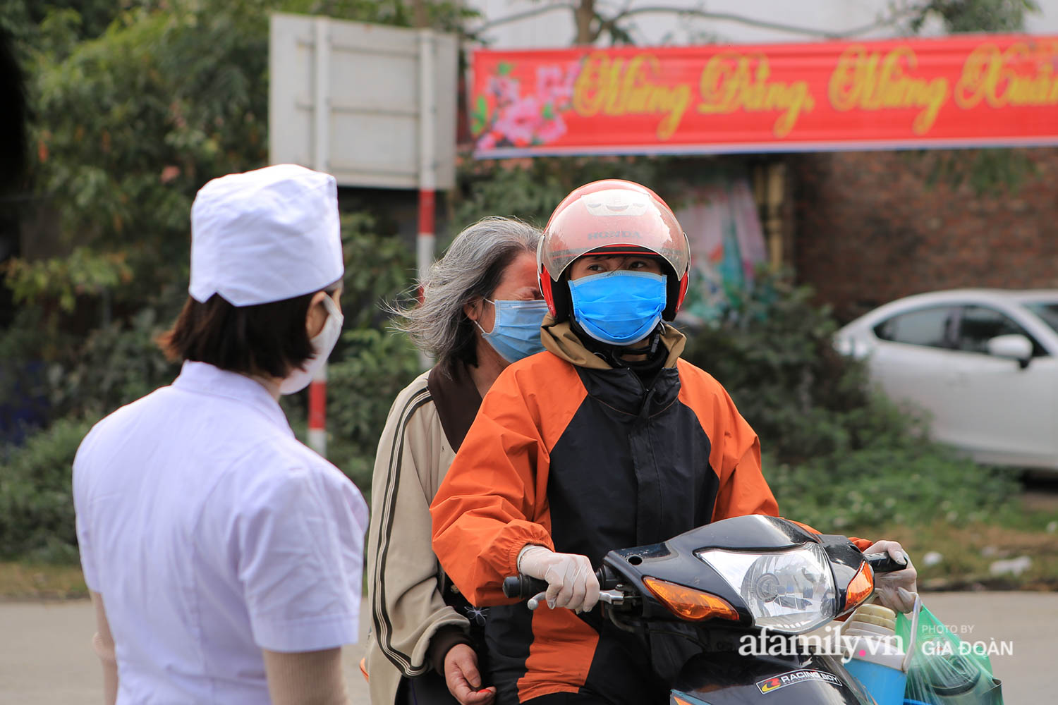 Những hoạt động quanh khu vực này vẫn diễn ra bình thường, người dân tuy có chút lo lắng nhưng vẫn sinh hoạt theo hướng dẫn cơ quan chức năng.