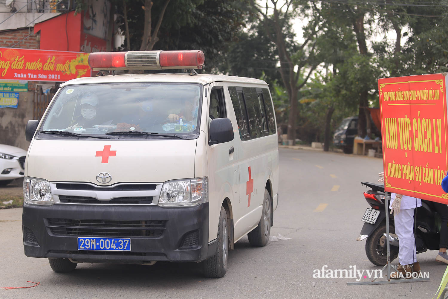 Trong hôm nay cán bộ y tế cơ sở sẽ tiếp tục phối hợp với các xã, thị trấn rà soát, truy vết các trường hợp F1, F2, F3 có liên quan đến 3 ca tại xã Tiến Thắng, và lấy mẫu toàn bộ các trường hợp có liên quan.