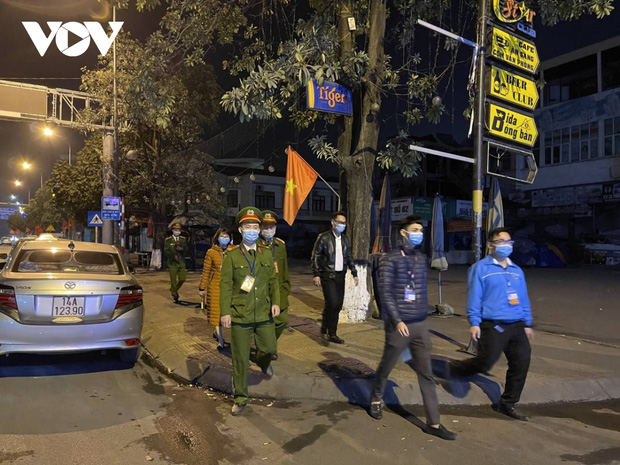 Hàng nghìn người từ dân quân tự vệ, đoàn viên thanh niên đến những lực lượng tuyến đầu như y tế, công an, bộ đội, biên phòng được huy động lao vào tâm dịch làm nhiệm vụ...