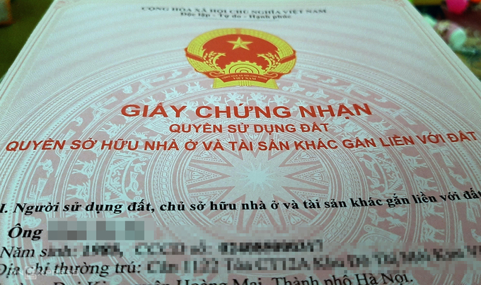 Giấy chứng nhận quyền sử dụng đất cấp cho các hộ dân hiện nay. Ảnh: Phương Sơn