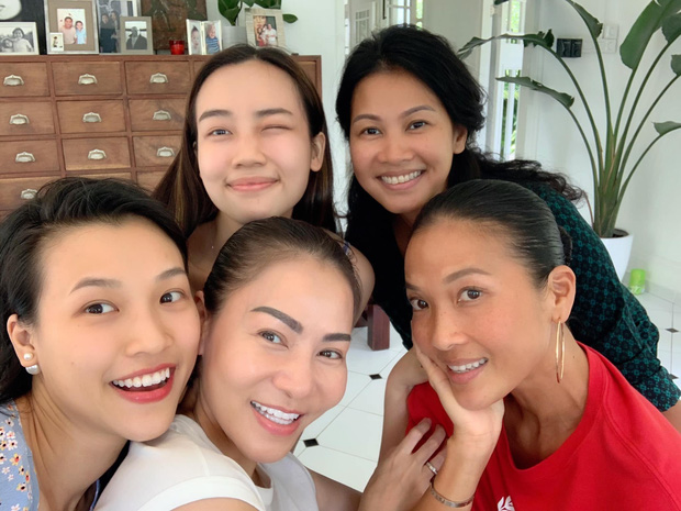 Thu Minh - Hoàng Oanh và Bằng Lăng hào hứng khi được tụ họp cùng nhau trước thềm năm mới