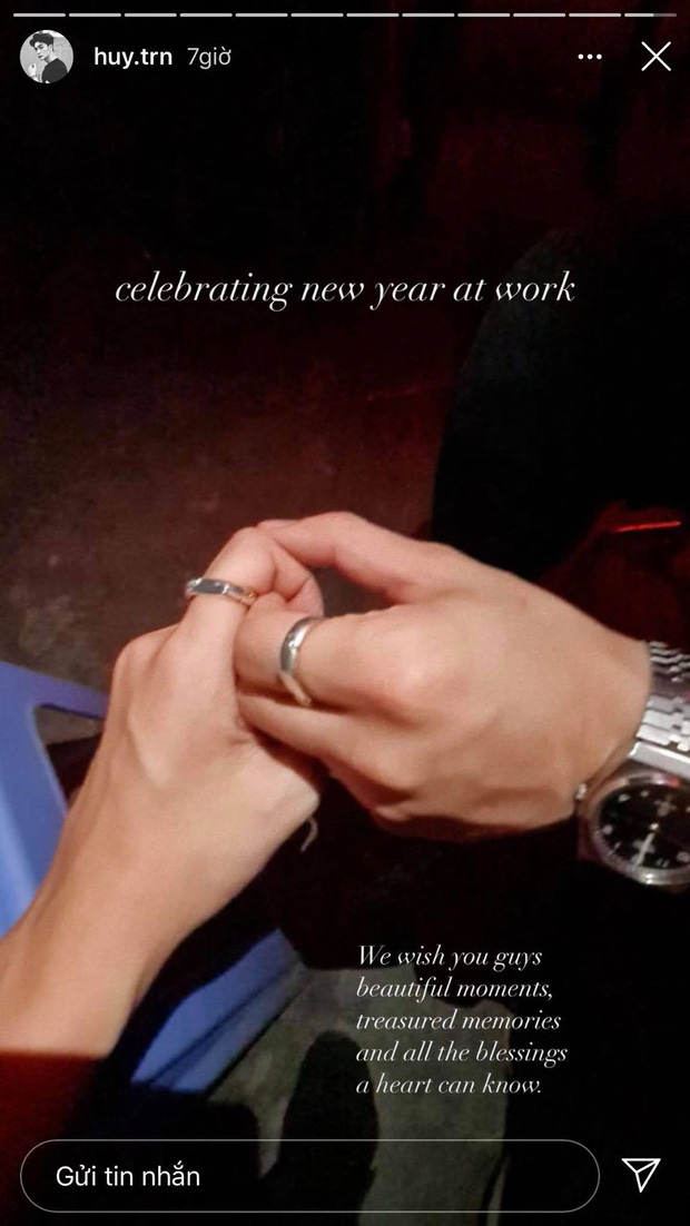 Netizen cũng phát hiện Ngô Thanh Vân và Huy Trần đeo nhẫn đôi