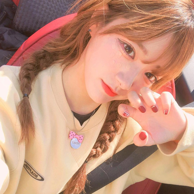 Làm một bộ móng đẹp, sang trọng ăn Tết luôn là nhu cầu không thể thiếu của chị em.