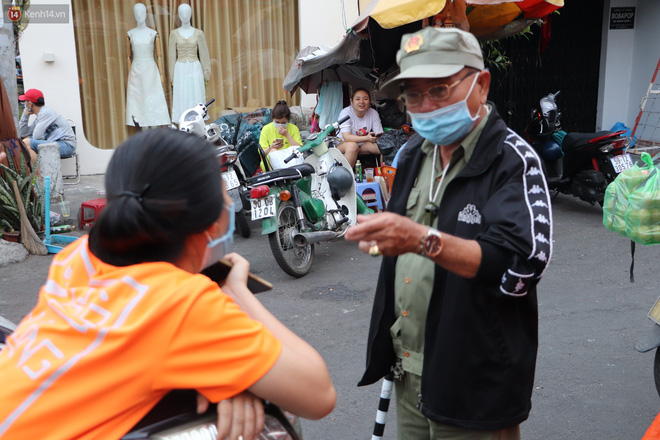 Lực lượng bảo vệ dân phố giải thích, hướng dẫn rõ cho người dân