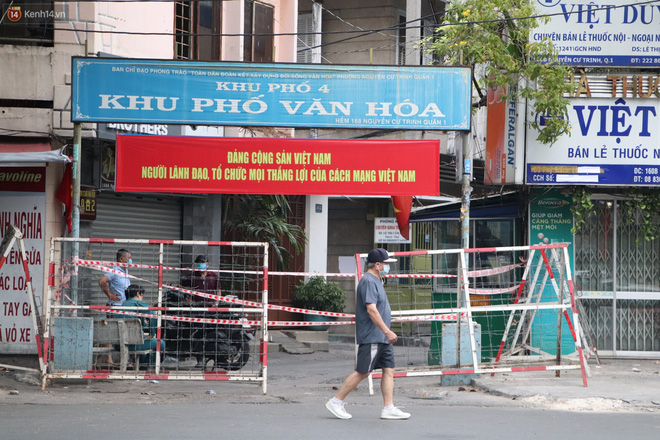 Việc phong tỏa này diễn ra từ tối 7/2 khi kết quả của nam nhân viên sân bay dương tính với SARS-CoV-2