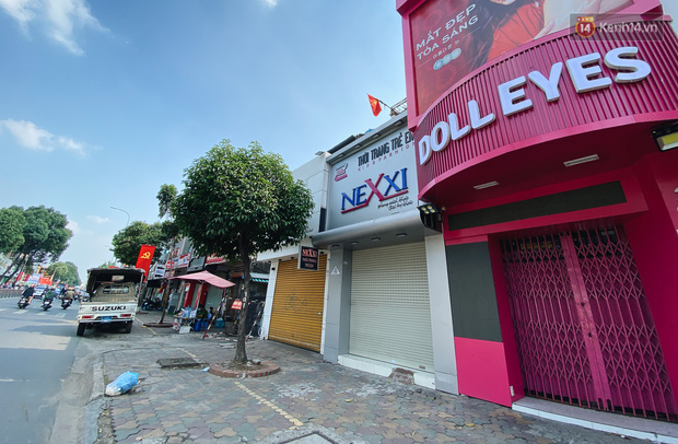 Khu vực quanh hẻm 251 Quang Trung có nhiều hàng quán đóng cửa sớm, vắng người qua lại hơn