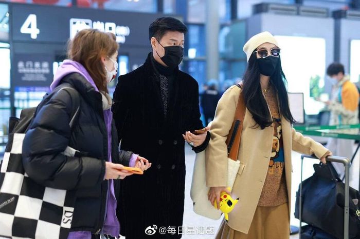 Phạm Băng Băng xuất hiện cùng một người đàn ông lớn tuổi với bộ đồ đen chỉn chu bí ẩn.