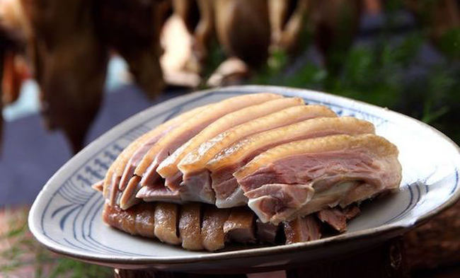 Vịt có thể điều trị được tăng huyết áp, đau đầu, chóng mặt.