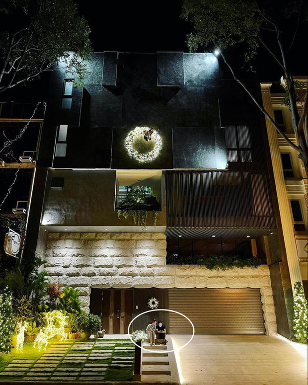 Cứ mỗi dịp lễ, Đàm Thu Trang và Cường Đô La rất thích trang hoàng nhà cửa lộng lẫy