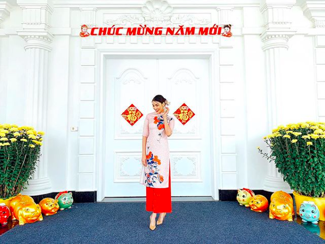 Năm 2020 vừa qua, Lan Khuê trang trí nhà siêu cầu kỳ, góc nào cũng 