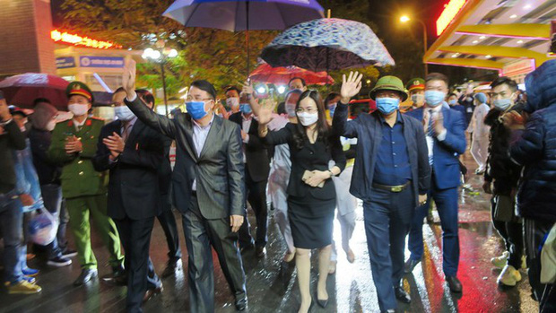 Ông Lê Khắc Nam thông báo dỡ phong tỏa Bệnh viện Trẻ em Hải Phòng tối 9/2