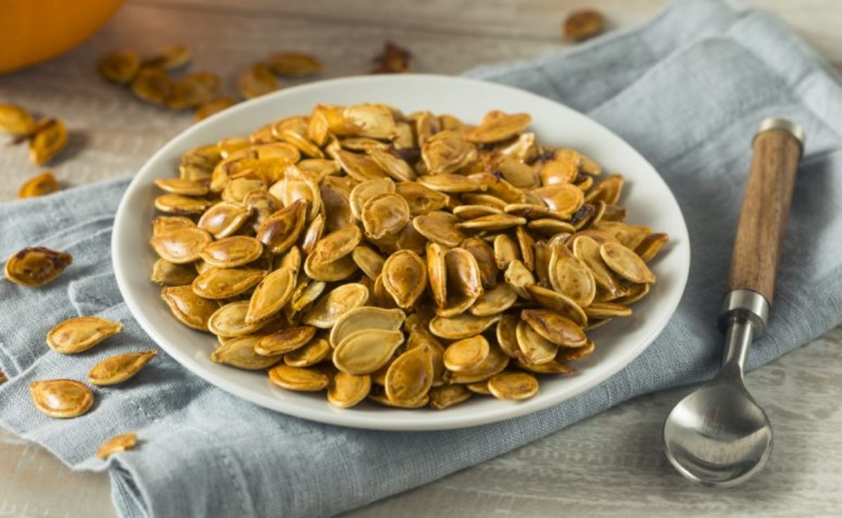 Hạt bí ngô là món được yêu thích trong Tết vì thơm ngon, giá trị dinh dưỡng cao.
