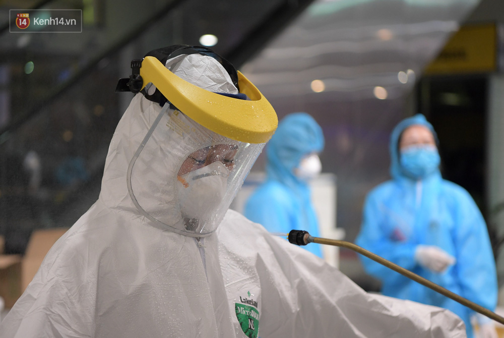 Ngoài các đơn vị trực tiếp phục vụ khách hàng, các đơn vị vận chuyển hàng hóa, cung cấp dịch vụ; kỹ thuật máy bay... cũng cần nắm rõ kiến thức phòng dịch và nâng cao ý thức trong việc thực hiện các biện pháp phòng chống dịch Covid-19 để bảo vệ sức khỏe cho bản thân cũng như cho hành khách