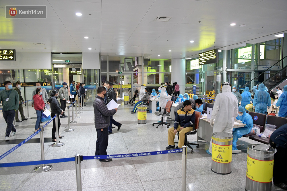 300 cán bộ, nhân viên y tế được huy động, trong đó có 250 người của TTYT huyện Sóc Sơn cùng 50 người từ TTYT quận Long Biên và Gia Lâm