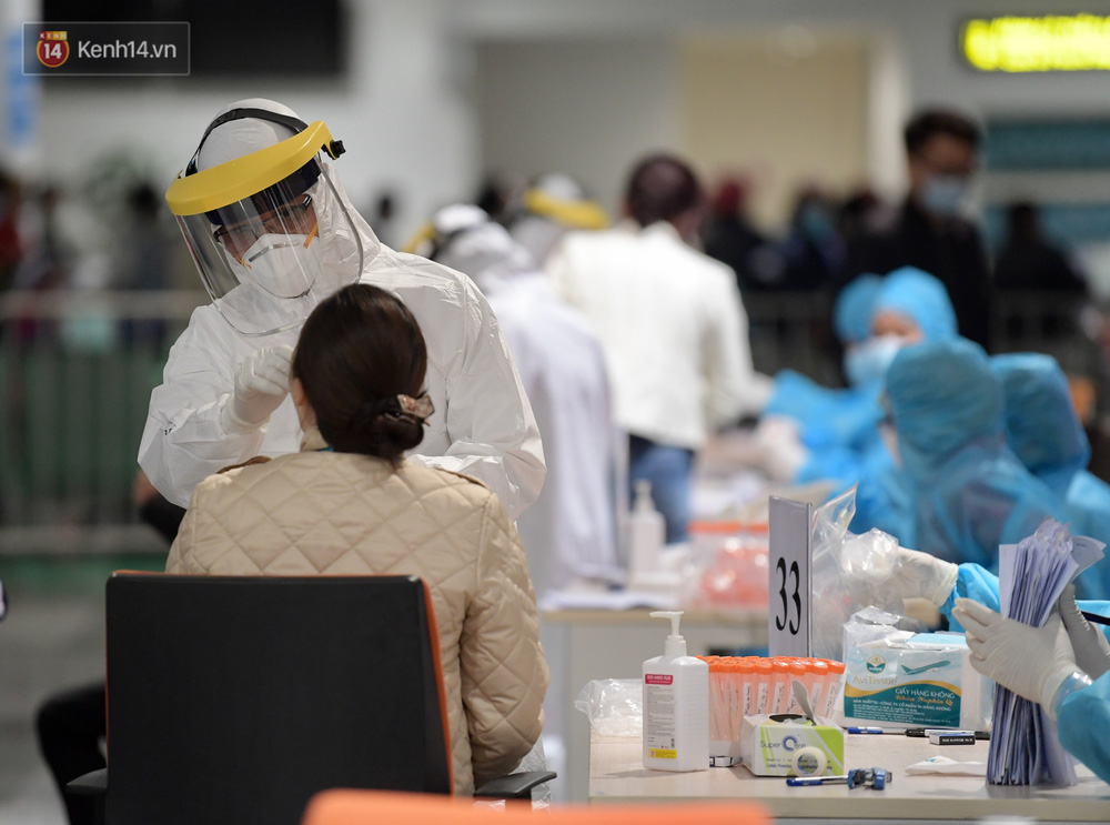 Đồng thời, các hãng hàng không cần rà soát lại các quy trình, có biện pháp xử lý đối với trường hợp vi phạm về cách ly y tế và nghiên cứu đề xuất các giải pháp khắc phục việc lây lan dịch bệnh ra cộng đồng thông qua các thành viên tổ bay