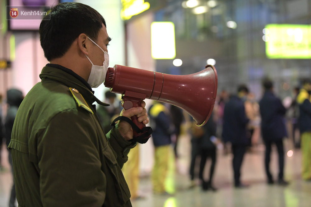 Sở Y tế Hà Nội giao Trung tâm y tế (TTYT) huyện Sóc Sơn phối hợp với TTYT quận Long Biên và TTYT huyện Gia Lâm thực hiện việc lấy mẫu