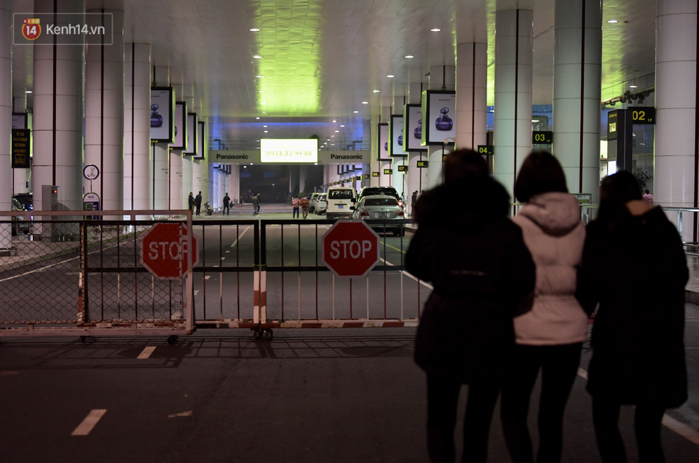 Các khu vực trong sân bay được dựng rào để thuận tiện cho việc lấy mẫu xét nghiệm