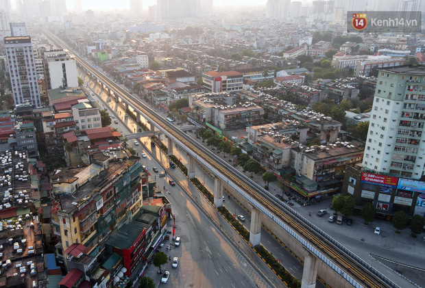 Đường Nguyễn Trãi thưa thớt xe trong buổi chiều tà