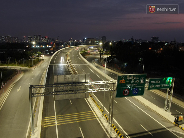 Cuối đường vành đai 3 tại đầu cầu THăng Long cũng vắng bóng phương tiện