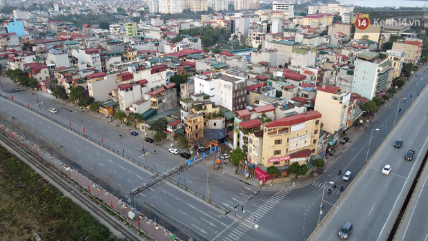 Phía ngoài cửa ngõ phía Nam, đường xá khá vắng vẻ