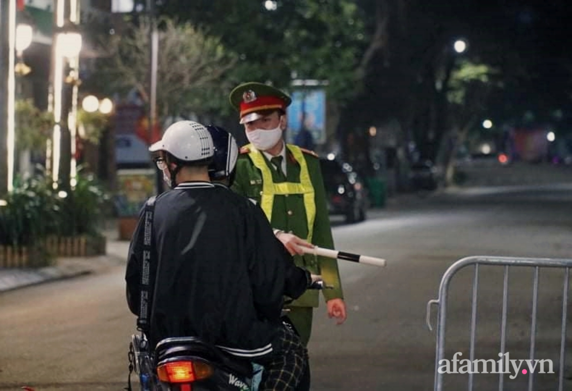 Nhiều phương tiện không chấp hành bị xử lý ngay.